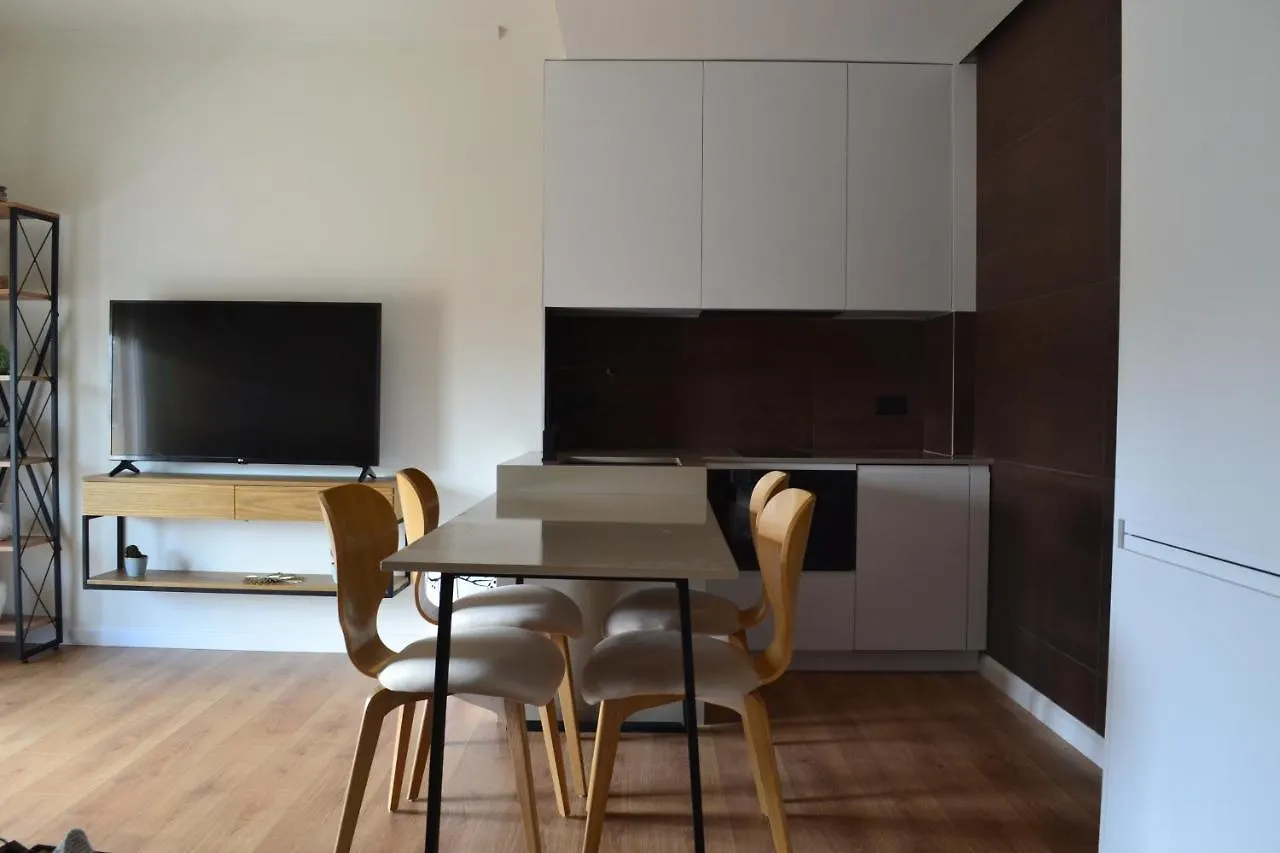Sui'S Home Tirana 0*,